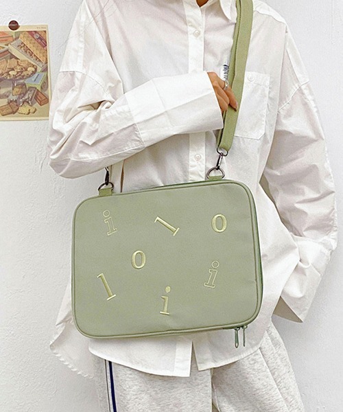 c.u.l(シーユーエル)の「大きいサイズにも対応 ショルダーひも付き タブレットケース iPadケース PCケース ipd9(PC・タブレットケース・レディース・ピンク/ブラック/ベージュ/グリーン・FREE)」の1枚目の写真