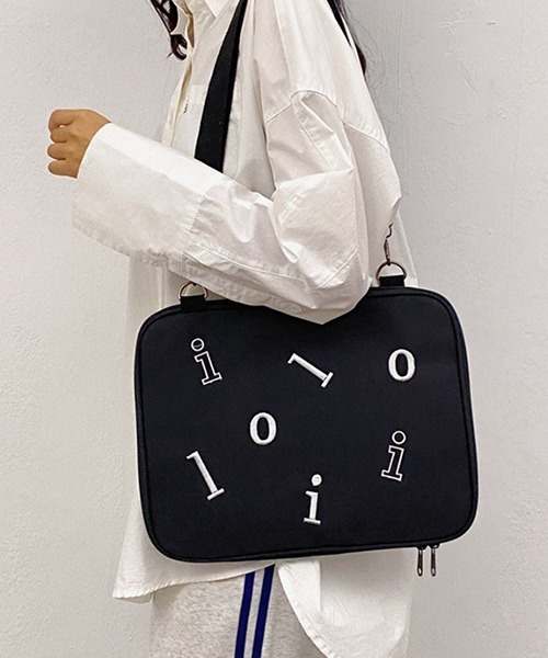 c.u.l(シーユーエル)の「大きいサイズにも対応 ショルダーひも付き タブレットケース iPadケース PCケース ipd9(PC・タブレットケース・レディース・ピンク/ブラック/ベージュ/グリーン・FREE)」の2枚目の写真