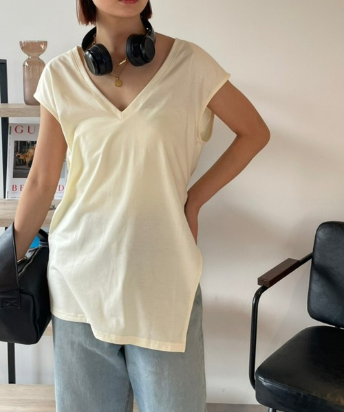 HANNE(アン)の「サイドスリットVネックノースリーブTシャツ(Tシャツ/カットソー・レディース・ホワイト/ブラック/ブルー・FREE)」の1枚目の写真