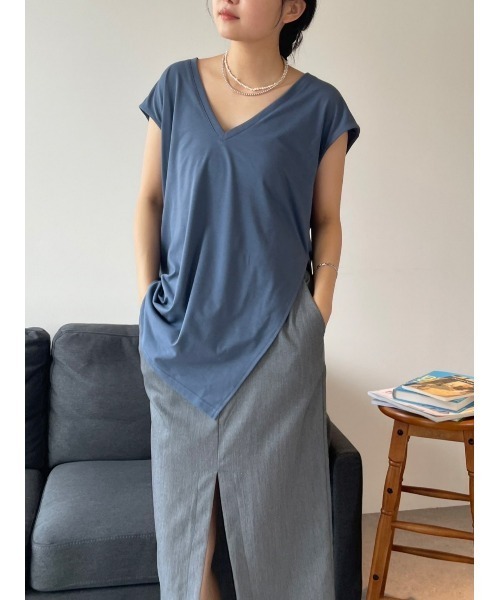 HANNE(アン)の「サイドスリットVネックノースリーブTシャツ(Tシャツ/カットソー・レディース・ホワイト/ブラック/ブルー・FREE)」の2枚目の写真