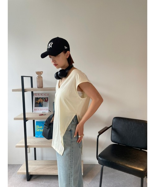 HANNE(アン)の「サイドスリットVネックノースリーブTシャツ(Tシャツ/カットソー・レディース・ホワイト/ブラック/ブルー・FREE)」の4枚目の写真