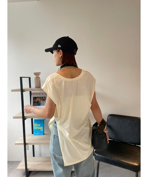 HANNE(アン)の「サイドスリットVネックノースリーブTシャツ(Tシャツ/カットソー・レディース・ホワイト/ブラック/ブルー・FREE)」の5枚目の写真