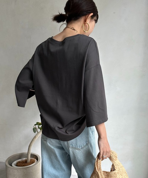 DouDou(ドゥドゥ)の「【WEB限定】 VINGT袖スリットTEE(Tシャツ/カットソー・レディース・チャコールグレー/オフホワイト/ベージュ・FREE)」の9枚目の写真