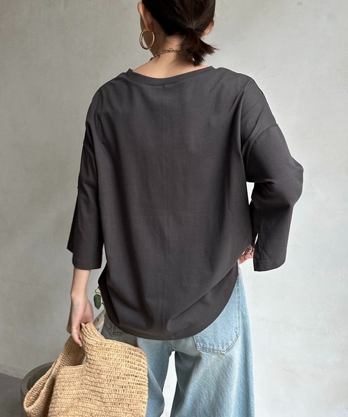 DouDou(ドゥドゥ)の「【WEB限定】 VINGT袖スリットTEE(Tシャツ/カットソー・レディース・チャコールグレー/オフホワイト/ベージュ・FREE)」の12枚目の写真