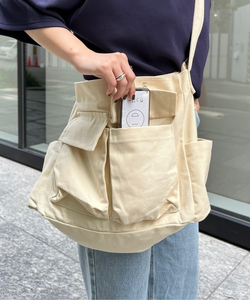 CPCM（シーピーシーエム）の「ポケット付ニュースペーパーバッグ（ショルダーバッグ・メンズ・ブラック/アイボリー・FREE）」の3枚目の写真