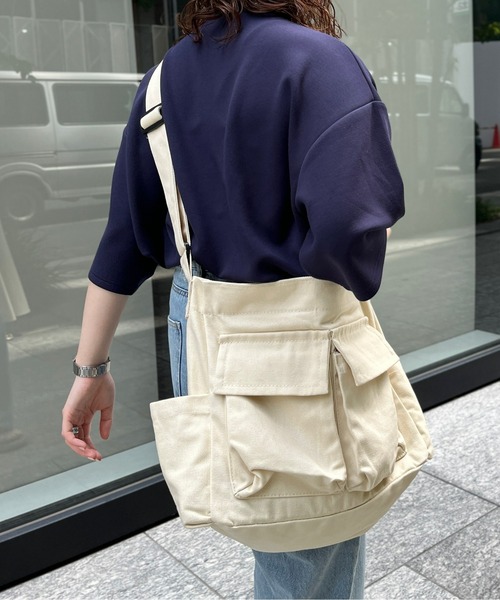 CPCM（シーピーシーエム）の「ポケット付ニュースペーパーバッグ（ショルダーバッグ・メンズ・ブラック/アイボリー・FREE）」の6枚目の写真