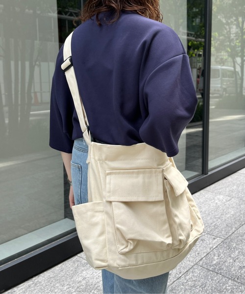 CPCM（シーピーシーエム）の「ポケット付ニュースペーパーバッグ（ショルダーバッグ・メンズ・ブラック/アイボリー・FREE）」の7枚目の写真