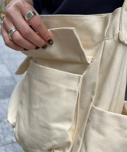 CPCM（シーピーシーエム）の「ポケット付ニュースペーパーバッグ（ショルダーバッグ・メンズ・ブラック/アイボリー・FREE）」の9枚目の写真