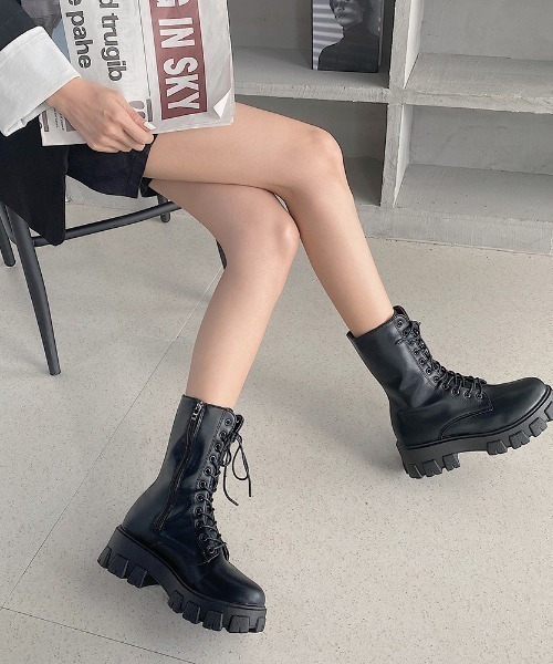 wears(ウェアーズ)の「レースアップ ミドル丈 厚底ブーツ(ブーツ・レディース・ホワイト/ブラック・M/L)」の7枚目の写真