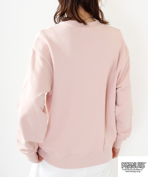 PEANUTS(ピーナッツ)の「PEANUTS ヘビーウェイトト ヴィンテージ スヌーピー 裏毛 スウェット(スウェット・レディース・ピンク/ネイビー/アイボリー/ピンク系/チャコール/イエロー・S/LL/M/L)」の8枚目の写真