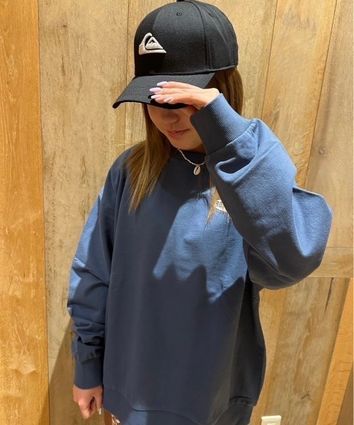ROXY(ロキシー)の「SALTY SOUL/ロキシー裏毛ヴィンテージライクグラフィックデザインクルーネックトップス(スウェット・レディース・ネイビー/グリーン/グレー・LARGE/MEDIUM/SMALL)」の17枚目の写真