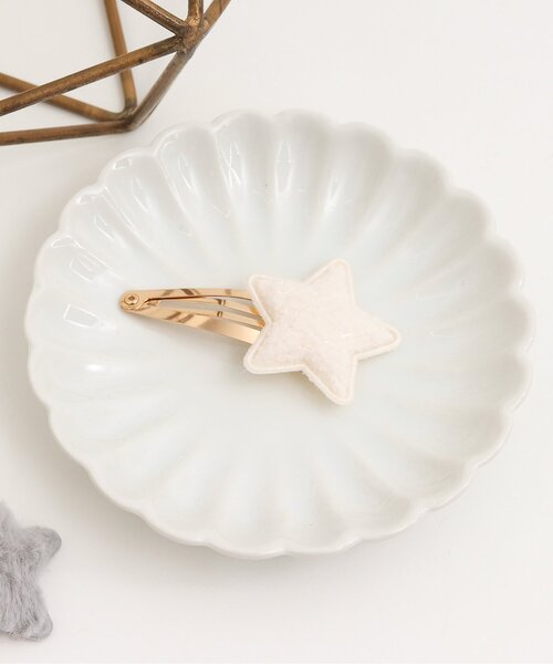 apres les cours（アプレレクール）の「ボア&ファーヘアピン（ヘアピン・キッズ・ピンク/アイボリー/オフホワイト/グレー・FREE）」の2枚目の写真