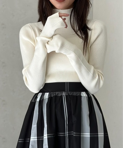 Per sist ence（パーシエンス）の「アームウォーマー風ハイネックリブプルオーバー（ニット/セーター・レディース・ブラック系2/パープル/アイボリー/グレー/ホワイト系2/ホワイト系1/ブラック/ブラック系1・FREE）」の9枚目の写真