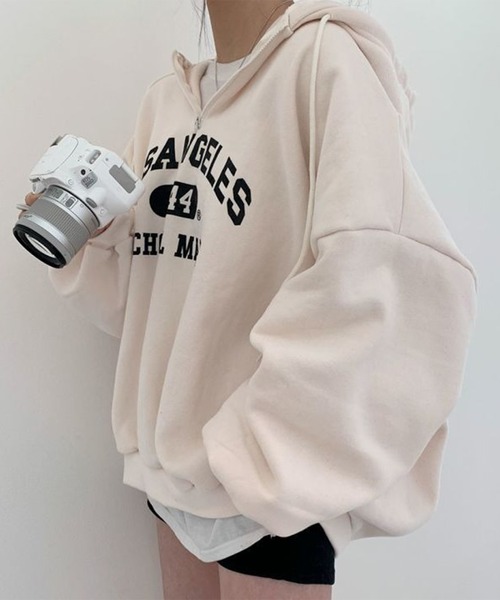 LYEON(リヨン)の「ハーフジップカレッジロゴオーバーサイズルーズパーカー(パーカー・レディース・イエロー/オフホワイト・FREE)」の8枚目の写真
