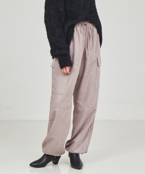 abahouse mavie(アバハウスマヴィ)の「マイクロコール カーゴパンツ(カーゴパンツ・レディース・スモークピンク/ブラック・フリー)」の2枚目の写真