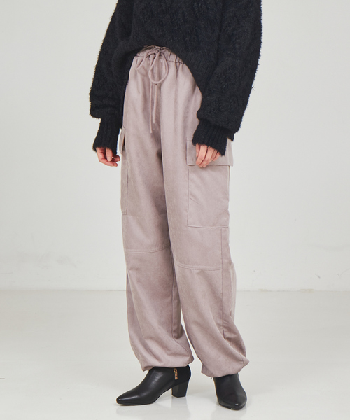 abahouse mavie(アバハウスマヴィ)の「マイクロコール カーゴパンツ(カーゴパンツ・レディース・スモークピンク/ブラック・フリー)」の4枚目の写真