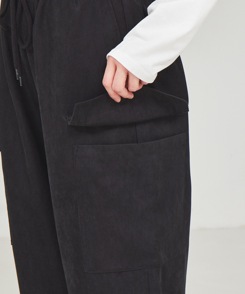 abahouse mavie(アバハウスマヴィ)の「マイクロコール カーゴパンツ(カーゴパンツ・レディース・スモークピンク/ブラック・フリー)」の17枚目の写真