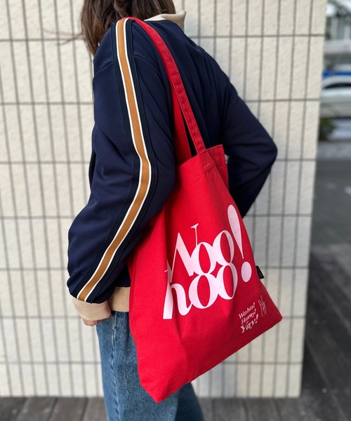 mi via loca（ミヴィアロカ）の「RECYCLED SOFT FABRIC Woohooロゴ トートバッグ（トートバッグ・レディース・レッド/アイボリー/ブラック/ライトグリーン・FREE）」の4枚目の写真
