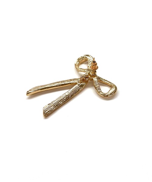 LATINA(ラティーナ)の「スイング リボン ピアス(ピアス(両耳用)・レディース・ゴールド・FREE)」の7枚目の写真