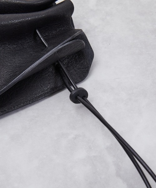 ITTI(イッチ)の「ITTI イッチ / HERRIE KINCHAKU POUCH - PM / TDEER / ヘリー巾着ポーチ レザーショルダーバッグ / ITTI-BAG-090-TD(ショルダーバッグ・メンズ・ブラック/インディゴブルー・FREE)」の12枚目の写真