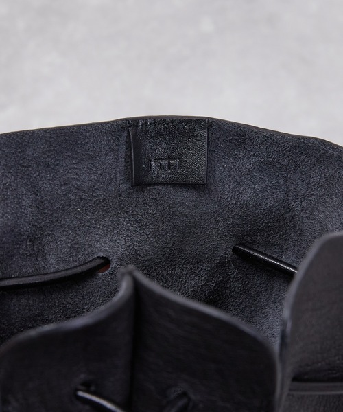 ITTI(イッチ)の「ITTI イッチ / HERRIE KINCHAKU POUCH - PM / TDEER / ヘリー巾着ポーチ レザーショルダーバッグ / ITTI-BAG-090-TD(ショルダーバッグ・メンズ・ブラック/インディゴブルー・FREE)」の14枚目の写真