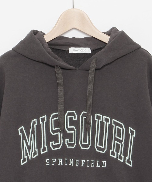 LOVETOXIC（ラブトキシック）の「カレッジ刺しゅうパーカワンピース（ワンピース・キッズ・チャコールグレー/ライトグレー/エメラルド・S/M/L）」の15枚目の写真