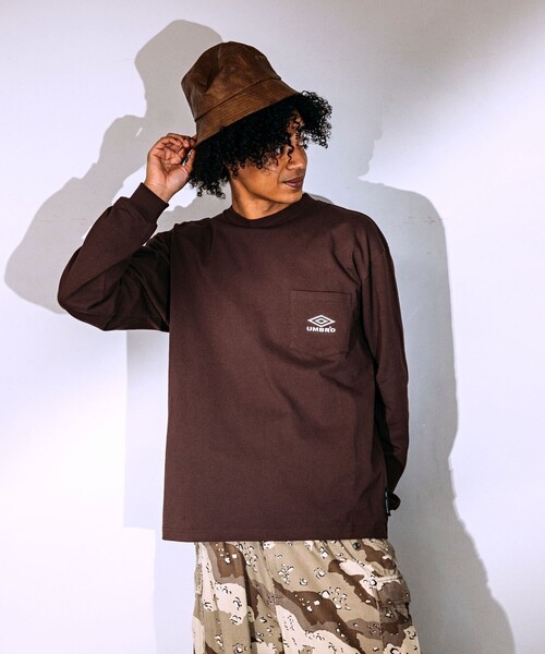 UMBRO（アンブロ）の「UMBRO/アンブロ 別注 Pocket L/S Tee/別注 ワンポイントロゴ ロングスリーブ ポケットTシャツ（Tシャツ/カットソー・メンズ・ホワイト/ブラック/グレー/グリーン/ネイビー/サックスブルー/ブラウン・MEDIUM/LARGE/X-LARGE）」の19枚目の写真