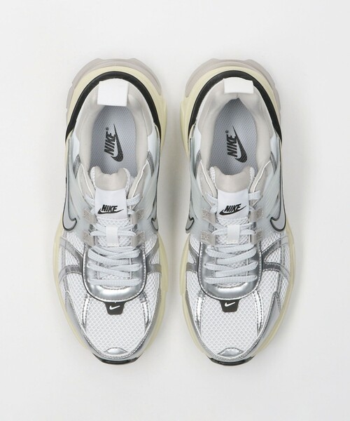 NIKE（ナイキ）の「＜NIKE＞ウィメンズ V2K RUN/スニーカー（スニーカー・レディース・ホワイト・24cm/24.5cm/23.5cm/25cm/23cm）」の6枚目の写真