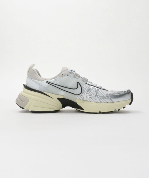 NIKE（ナイキ）の「＜NIKE＞ウィメンズ V2K RUN/スニーカー（スニーカー・レディース・ホワイト・24cm/24.5cm/23.5cm/25cm/23cm）」の7枚目の写真