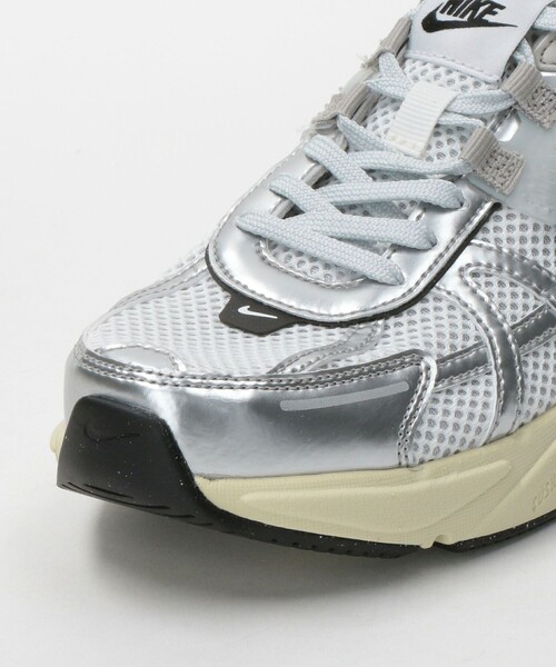 [ほぼ新品]NIKE ウィメンズ V2K RUN スニーカー 25cm NIKE公式】ナイキ V2K ラン ウィメンズシューズ.オンライン