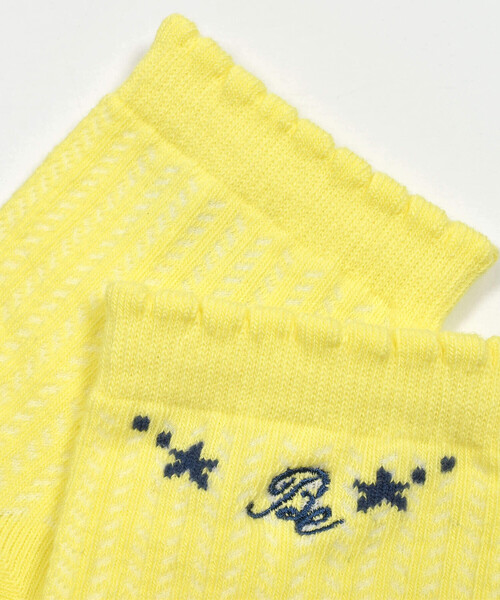 BeBe（ベベ）の「ロゴ刺しゅう透かし編みクルーソックス(13~24cm)（ソックス/靴下・キッズ・ホワイト/イエロー・19.0cm/17.0cm/24.0cm/21.0cm/15.0cm）」の3枚目の写真