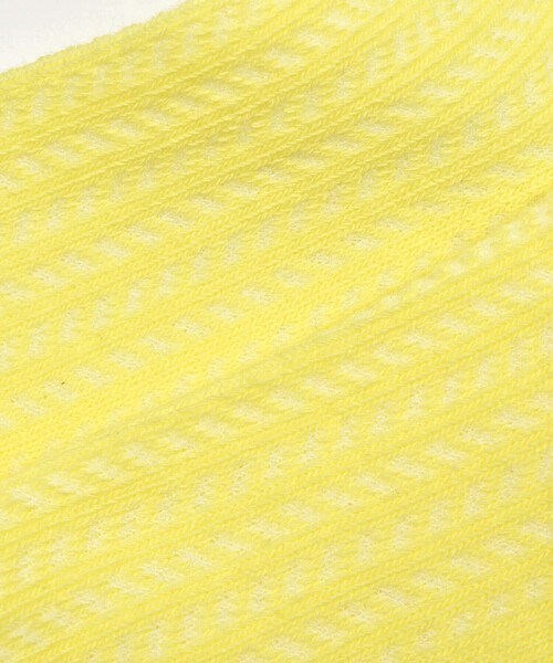 BeBe（ベベ）の「ロゴ刺しゅう透かし編みクルーソックス(13~24cm)（ソックス/靴下・キッズ・ホワイト/イエロー・19.0cm/17.0cm/24.0cm/21.0cm/15.0cm）」の4枚目の写真