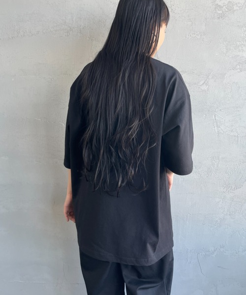 CHUMS（チャムス）の「【WEB限定】[CHUMS/チャムス] ワンポイント刺繍ロゴ オーバーサイズTシャツ（Tシャツ/カットソー・レディース・ホワイト/ブラック/グレイッシュベージュ・M/L/XL）」の5枚目の写真