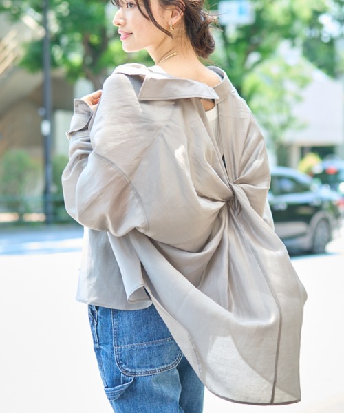 Rouge vif（ルージュヴィフ）の「【追加3】バックツイストシアーシャツ（シャツ/ブラウス・レディース・ベージュ/ピンク/オフホワイト/チャコールグレー/グレー/グリーン系その他/ホワイト系その他・フリー）」の4枚目の写真