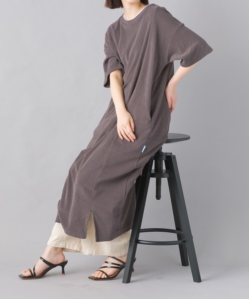 OMNES（オムネス）の「パイル半袖スリットワンピース（ワンピース・レディース・アイボリー/ネイビー/ベージュ/チャコール・FREE）」の3枚目の写真