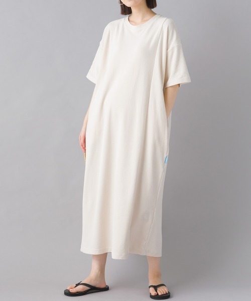 OMNES（オムネス）の「パイル半袖スリットワンピース（ワンピース・レディース・アイボリー/ネイビー/ベージュ/チャコール・FREE）」の5枚目の写真