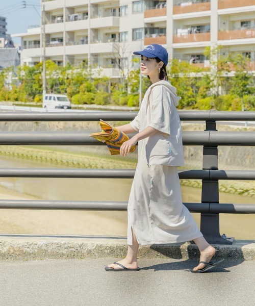 OMNES（オムネス）の「パイル半袖スリットワンピース（ワンピース・レディース・アイボリー/ネイビー/ベージュ/チャコール・FREE）」の8枚目の写真