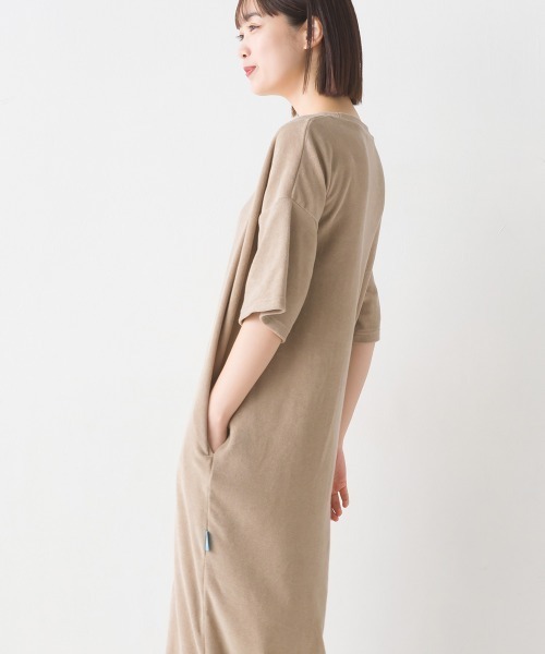 OMNES（オムネス）の「パイル半袖スリットワンピース（ワンピース・レディース・アイボリー/ネイビー/ベージュ/チャコール・FREE）」の15枚目の写真