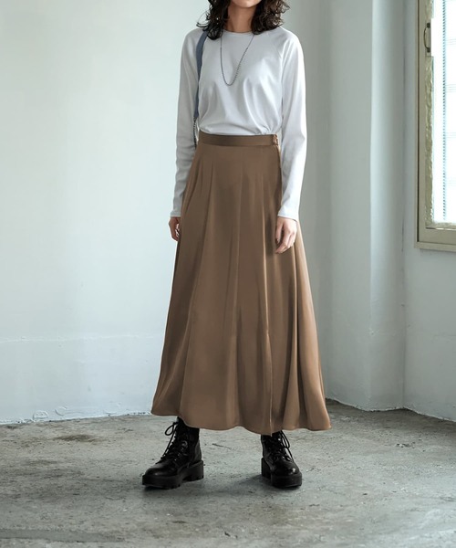 STYLE DELI（スタイルデリ）の「とろみサテンロングフレアスカート（スカート・レディース・ブラウン系その他/ベージュ系その他・MEDIUM/SMALL）」の14枚目の写真