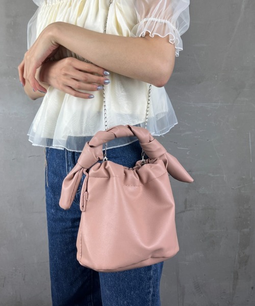 Loco Ocean(ロコオーシャン)の「【フェイクレザー】巾着 チェーンストラップ 2way/ ミニバッグ ショルダーバッグ ハンドバッグ(ショルダーバッグ・レディース・ピンク/ブラック/ホワイト・ONE SIZE)」の11枚目の写真