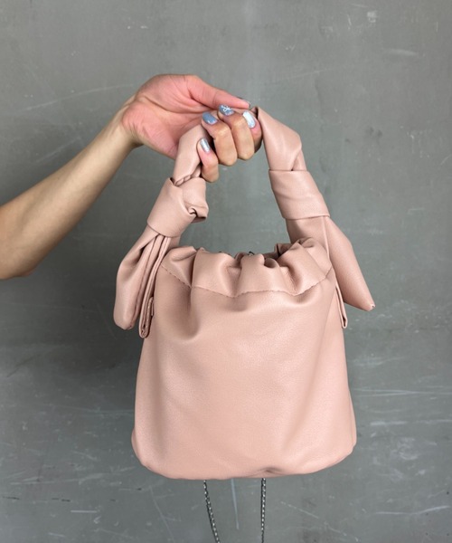 Loco Ocean(ロコオーシャン)の「【フェイクレザー】巾着 チェーンストラップ 2way/ ミニバッグ ショルダーバッグ ハンドバッグ(ショルダーバッグ・レディース・ピンク/ブラック/ホワイト・ONE SIZE)」の15枚目の写真