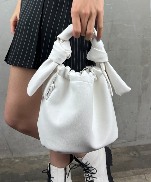 【美品】フルラ　巾着型ショルダーバッグ　ハンド　オールレザー　オフホワイト FURLA - 【良品】FURLA フルラ 巾着型 2wayバッグ オフホワイト