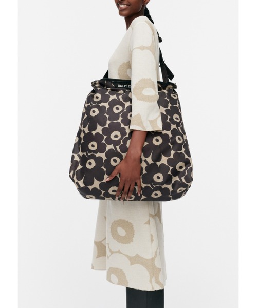 marimekko(マリメッコ)の「Mini Unikko / Neat Crossbody L(ショルダーバッグ・レディース・ブラック・FREE)」の7枚目の写真