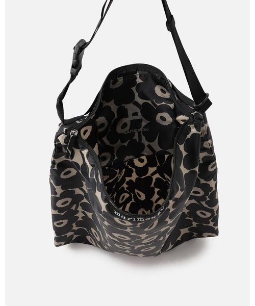 marimekko(マリメッコ)の「Mini Unikko / Neat Crossbody L(ショルダーバッグ・レディース・ブラック・FREE)」の4枚目の写真