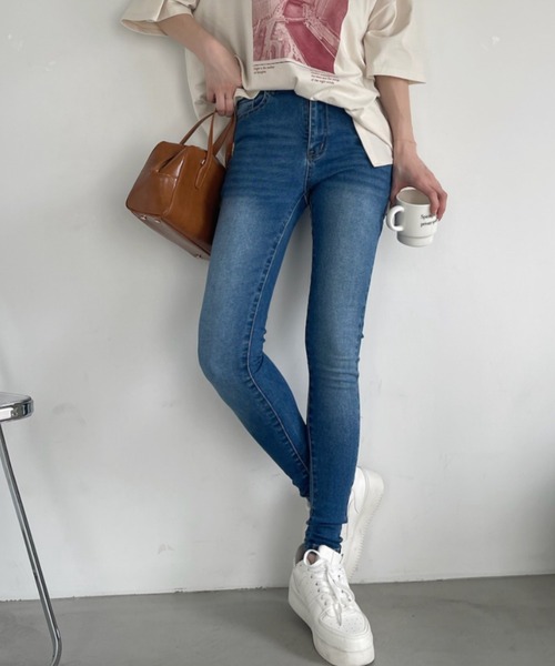Ada.(エイダ)の「ベーシック スキニー デニム パンツ(デニムパンツ・レディース・スミクロ/ライトブルー/ブルー/ブラック・L/M/S)」の4枚目の写真