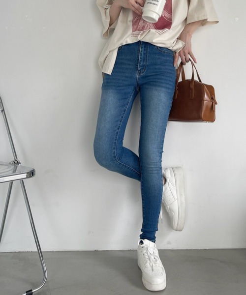 Ada.(エイダ)の「ベーシック スキニー デニム パンツ(デニムパンツ・レディース・スミクロ/ライトブルー/ブルー/ブラック・L/M/S)」の16枚目の写真