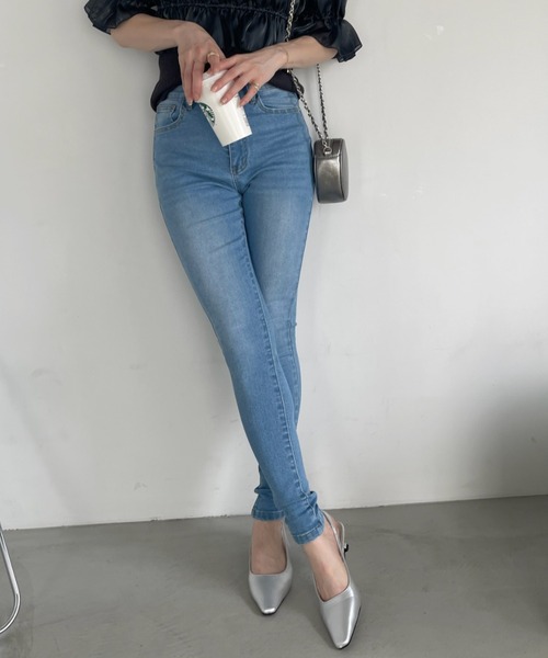 Ada.(エイダ)の「ベーシック スキニー デニム パンツ(デニムパンツ・レディース・スミクロ/ライトブルー/ブルー/ブラック・L/M/S)」の6枚目の写真