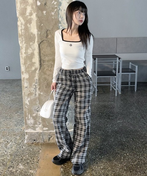 muahmuah(ムーアムーア)の「A'GEM/9 × .kom 『muah muah/ムーアムーア』 WIDE CHECK BANDING PANTS/ワイドチェックバンディングパンツ(その他パンツ・レディース・ブラック/ネイビー・M/S)」の7枚目の写真