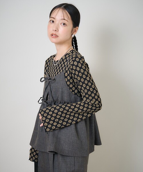 FREAK'S STORE(フリークスストア)の「フラワーストレッチレースロンT/レーストップス(Tシャツ/カットソー・レディース・ナチュラル/チャコールグレー/オフホワイト/ピンク・フリ-)」の3枚目の写真