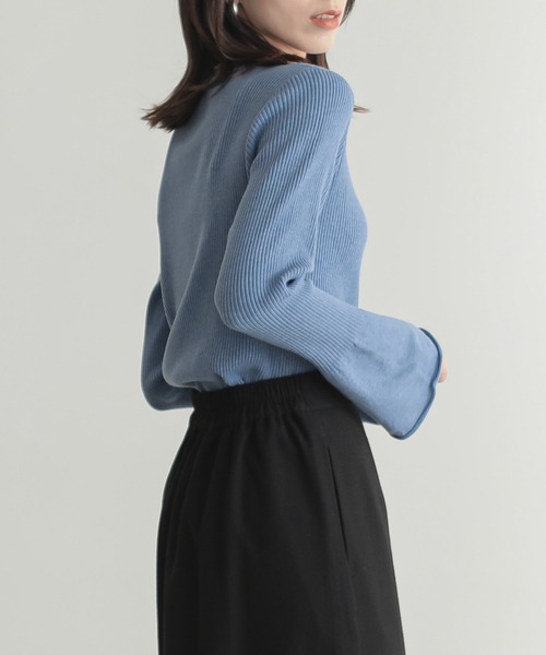 for/c(フォーシー)の「ベルスリーブニットプルオーバー【サスティナブル】(ニット/セーター・レディース・オフホワイト/ブルー/ブラック・M/L/LL)」の11枚目の写真